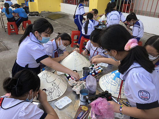 Hội thi vẽ trang trí nón lá - Nhà Thiếu nhi Quận Bình Tân