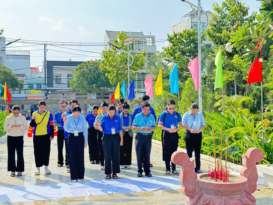 Chương trình "Hành trình về cuội nguồn" và Hội thi "Em là hướng dẫn viên du lịch nhí" năm 2024 - Nhà Thiếu nhi Huyện Hóc Môn