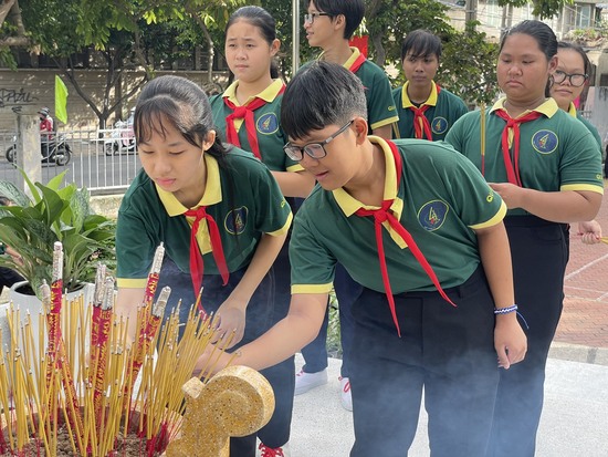 Đội Nghi lễ dâng hương kỷ niệm Quốc Khánh Nước CHXH Chủ Nghĩa Việt Nam - Nhà Thiếu nhi Quận 4